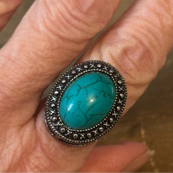 Vintage faux turquoise statement ring - Picture 7 of 7